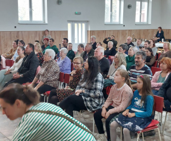 Materská škola - fotogaléria / Predstavenie pri príležitosti mesiaca úcty k starším. - foto